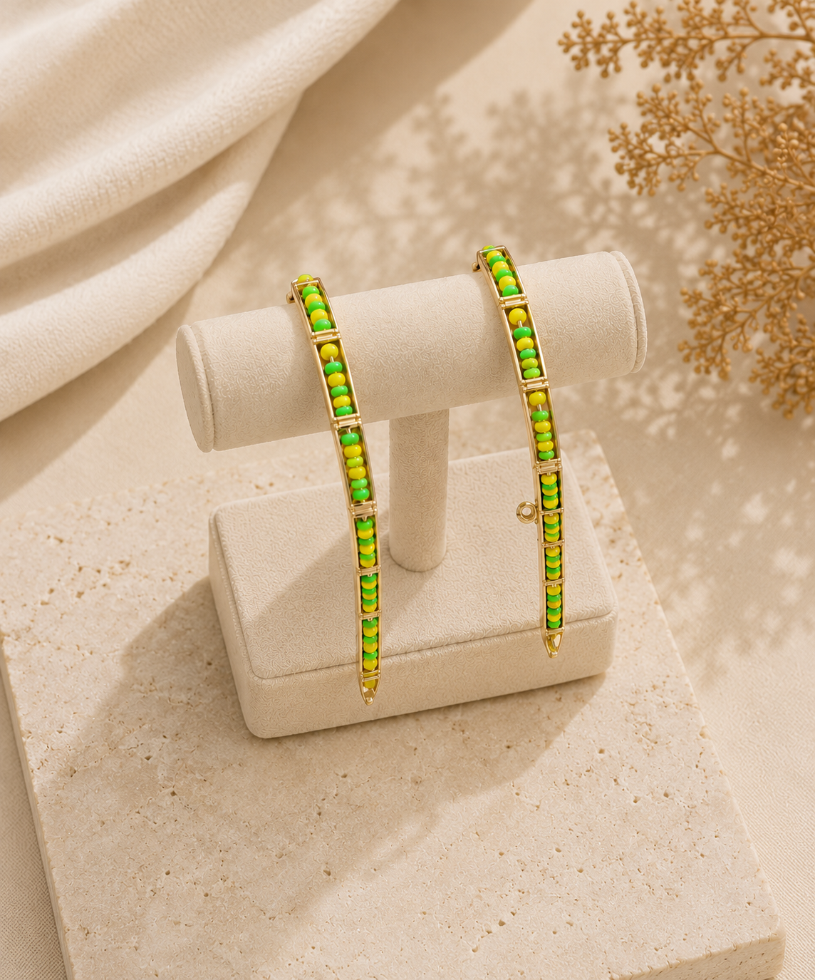 Pulseras de Barra en Oro 14K con Cuentas Vibrantes - Elegancia BELA Jewelry