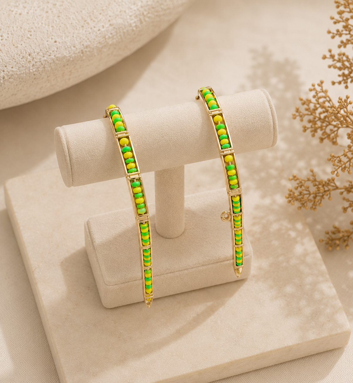 Pulseras de Barra en Oro 14K con Cuentas Vibrantes - Elegancia BELA Jewelry