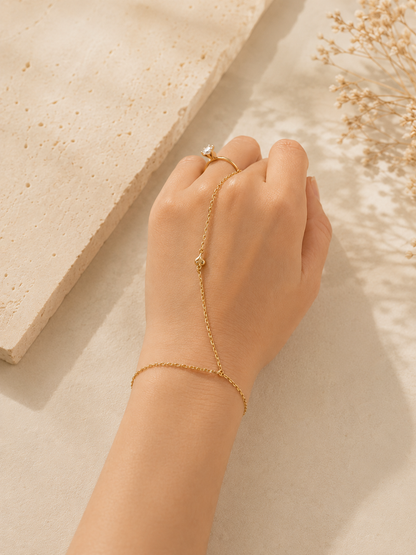 Pulsera Esclava de Mano en Oro de 14K - Elegancia Minimalista