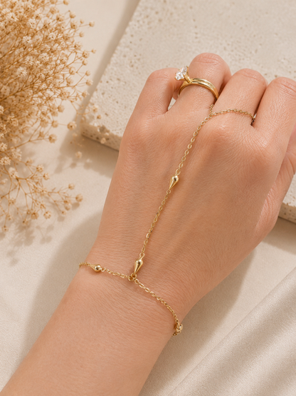 Elegancia en Cada Gesto: Pulsera Anillo de Oro 14K Bela