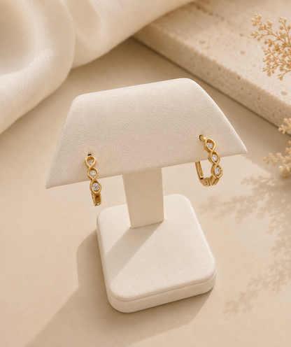 Argollas Infinitas en Oro 14K y Circonias: Elegancia Atemporal