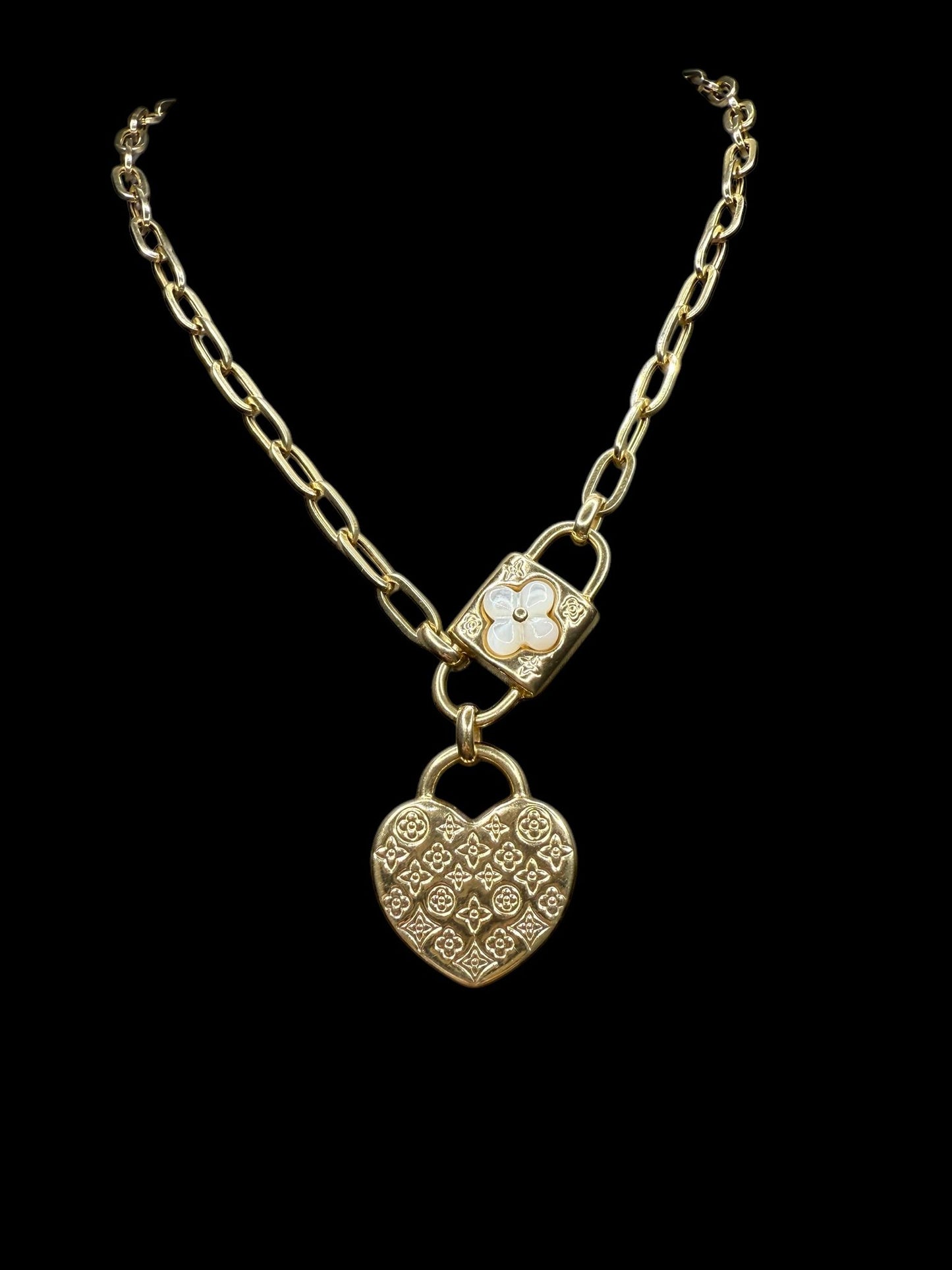 14K Gold LV Fancy Clip Necklace - Sophistication and Exclusivity